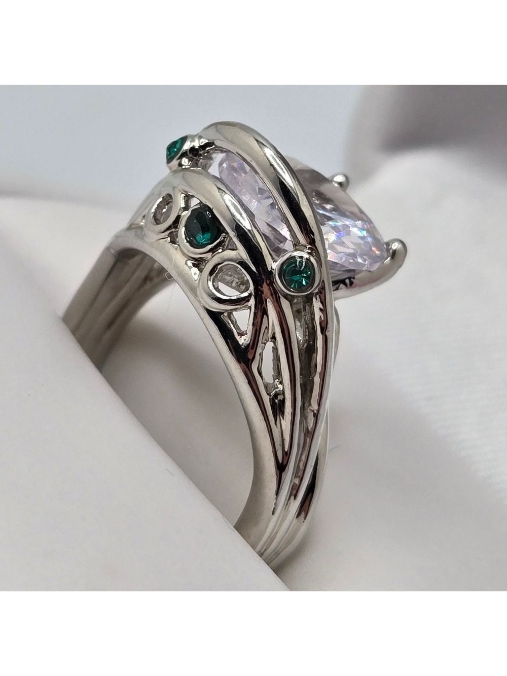 Green Emerald Gemstone Silver Tone Ring Casual Bridal Wedding Size 5.75